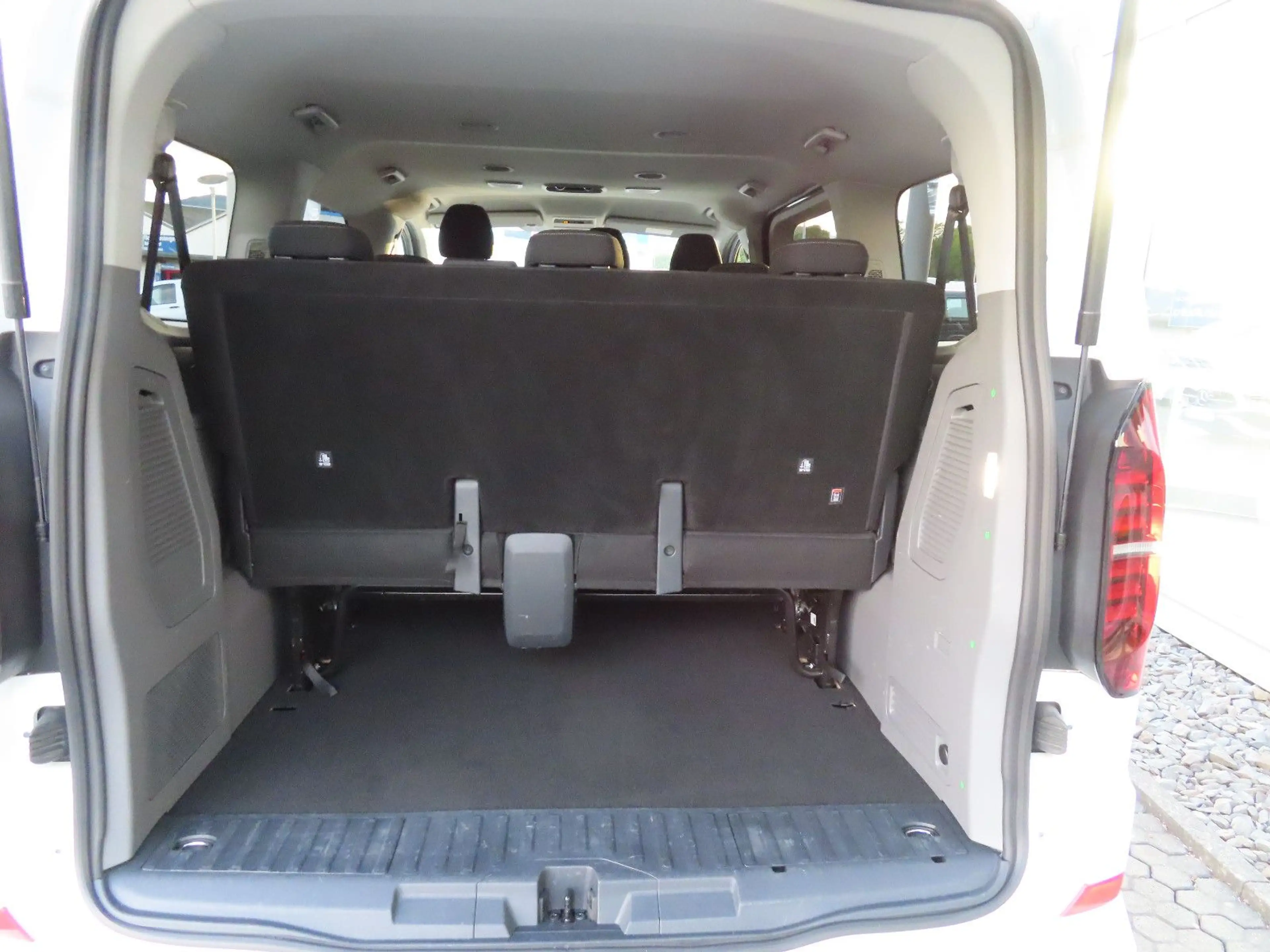 Volkswagen T7 Caravelle KR Life 2.0 TDI DSG 9 SITZE AHK — photo 7