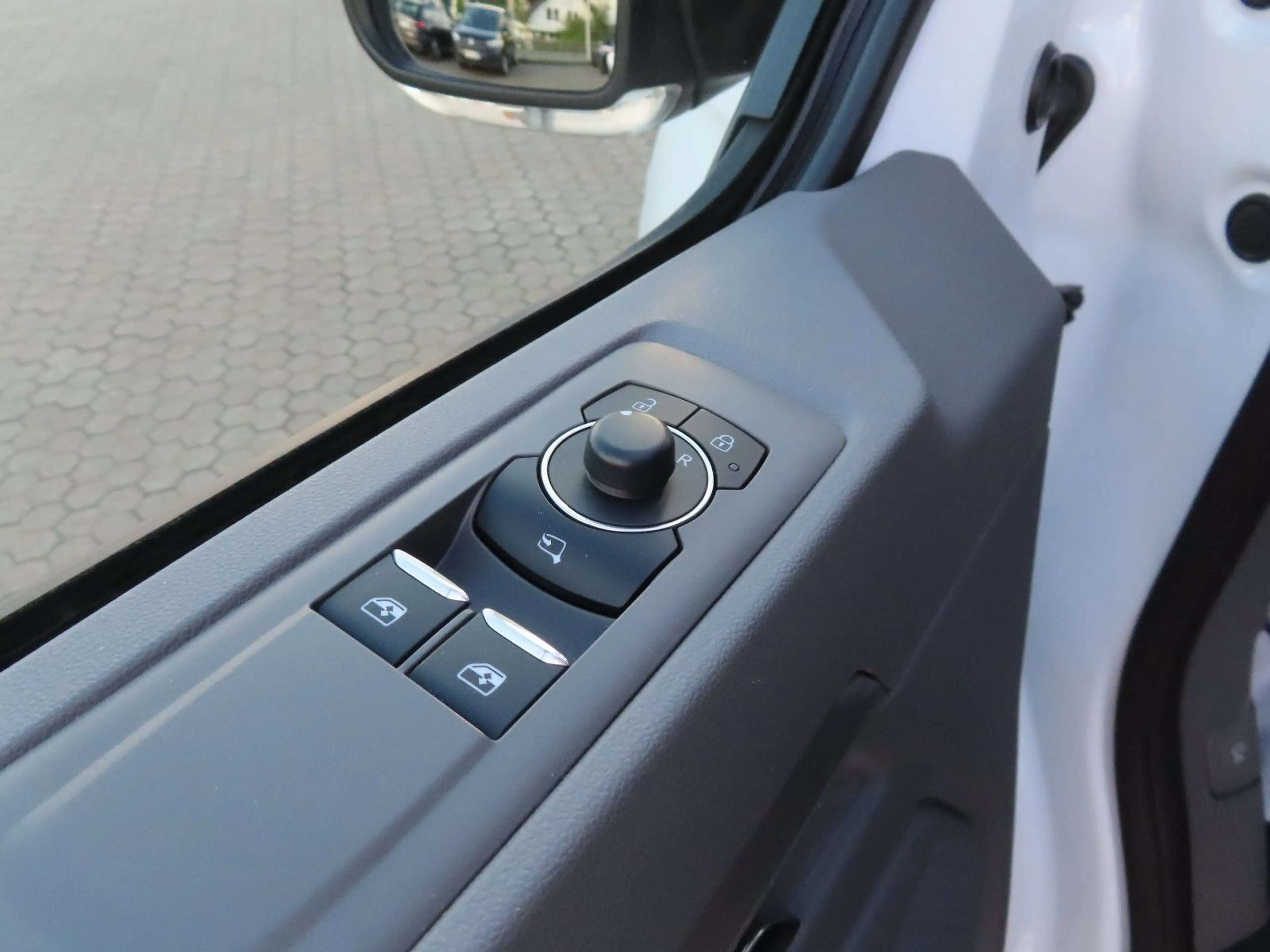 Volkswagen T7 Caravelle KR Life 2.0 TDI DSG 9 SITZE AHK — photo 12