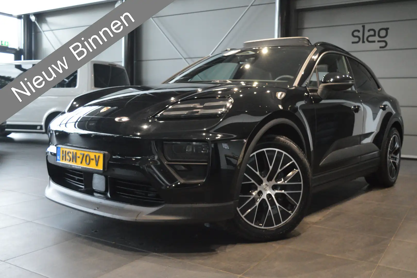 Porsche Macan 4 100 kWh navi pano cruise camera sport chrono 20 Zwart - 1