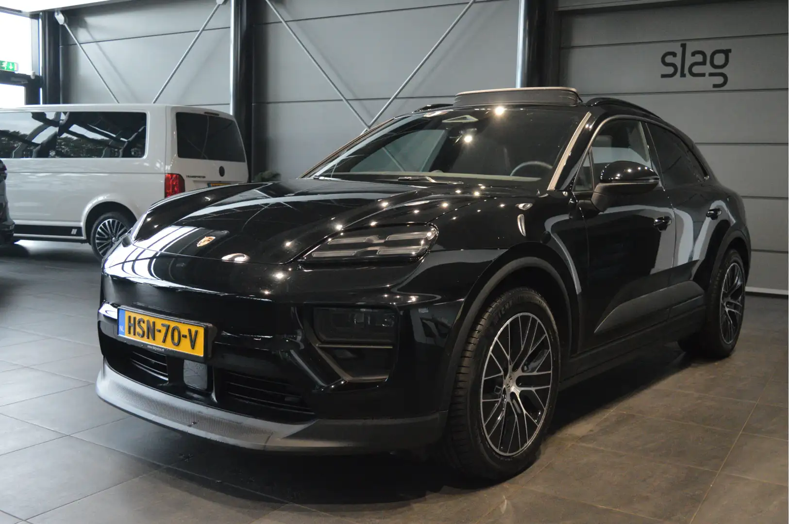 Porsche Macan 4 100 kWh navi pano cruise camera sport chrono 20 Zwart - 2