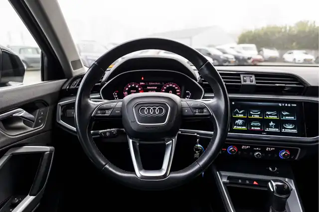 Audi Q3 view 7