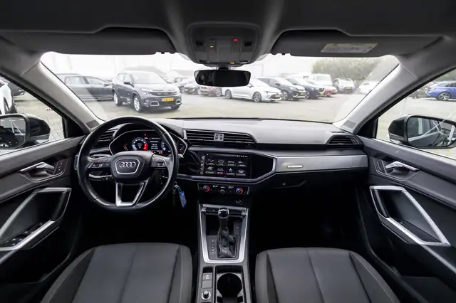 Audi Q3 view 6