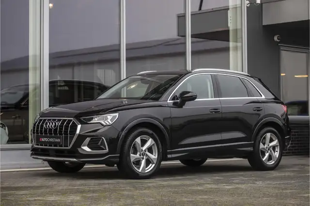 Audi Q3 view 13