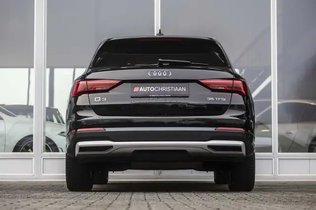 Audi Q3 view 4