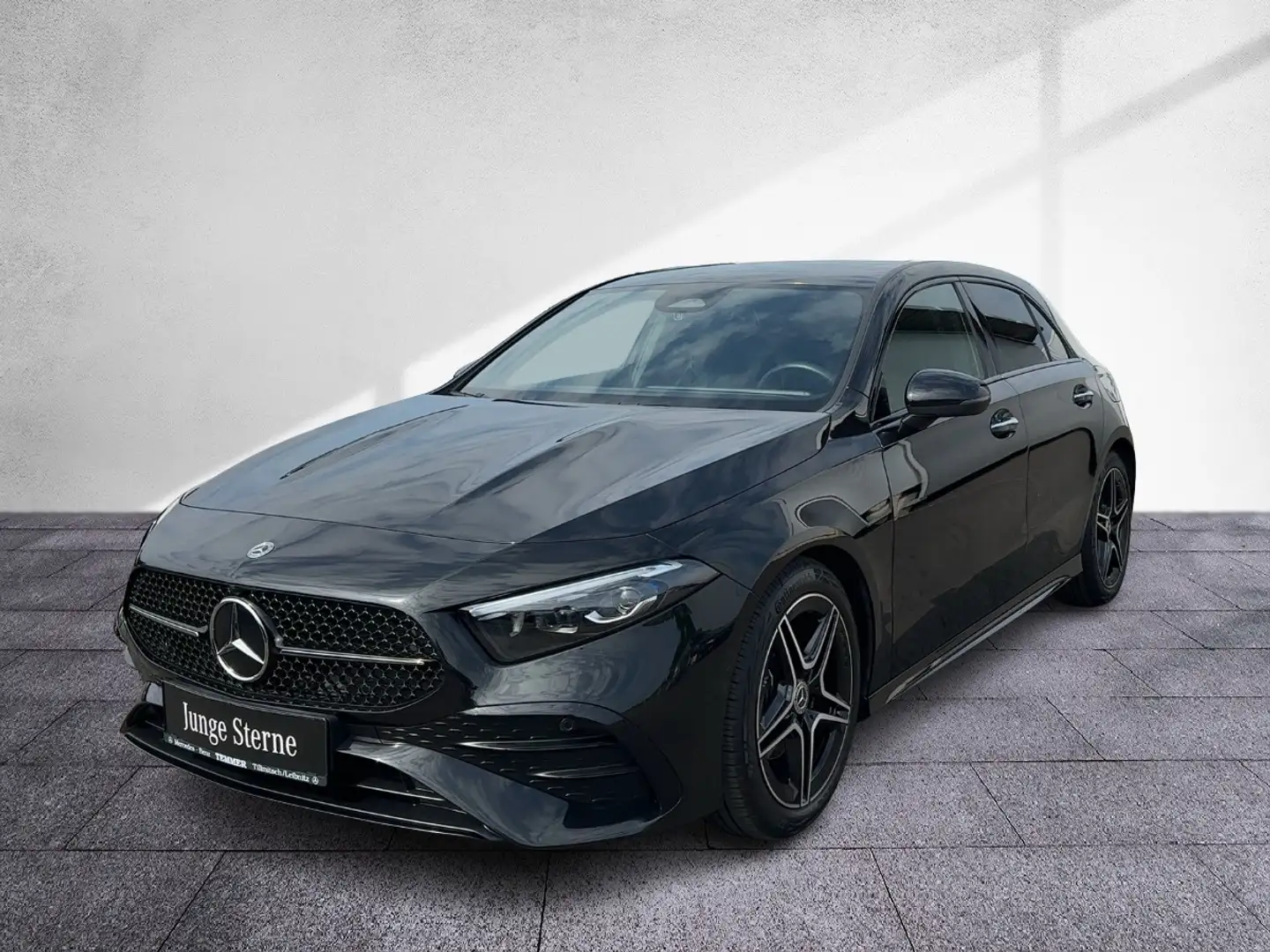 Mercedes-Benz A 200 d AMG-Line Premium RKam Night MBeam Navi Zwart - 2