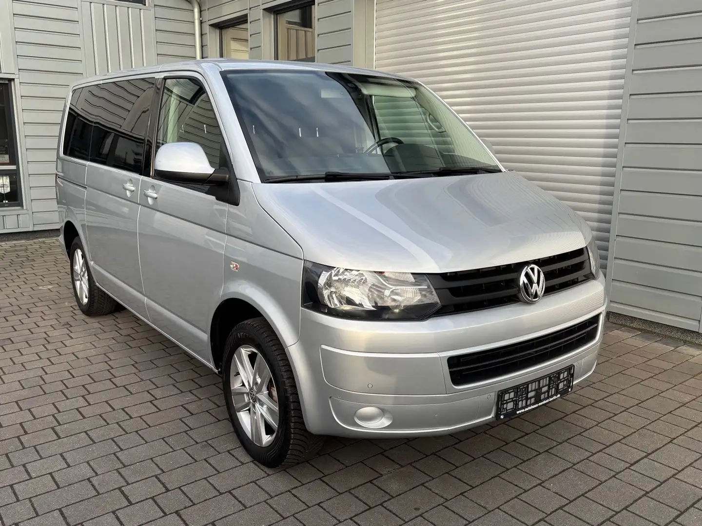 Volkswagen T5 Caravelle TSI Kamera Sitzh. wenig Kilometer Plateado - 1