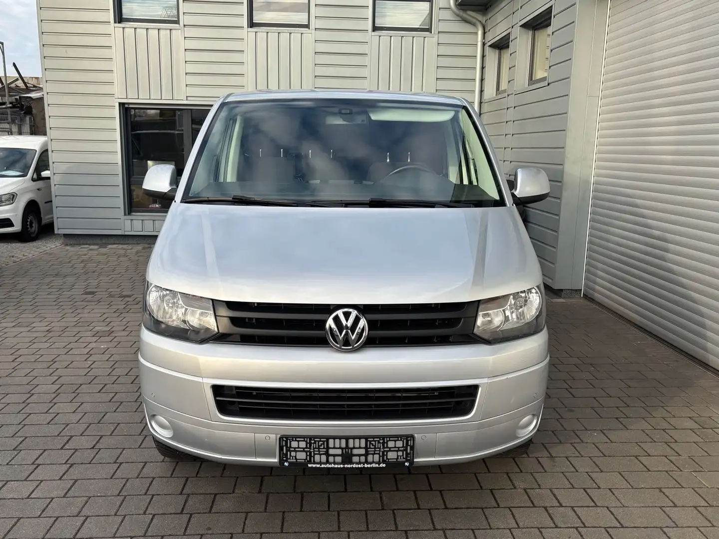 Volkswagen T5 Caravelle TSI Kamera Sitzh. wenig Kilometer Plateado - 2