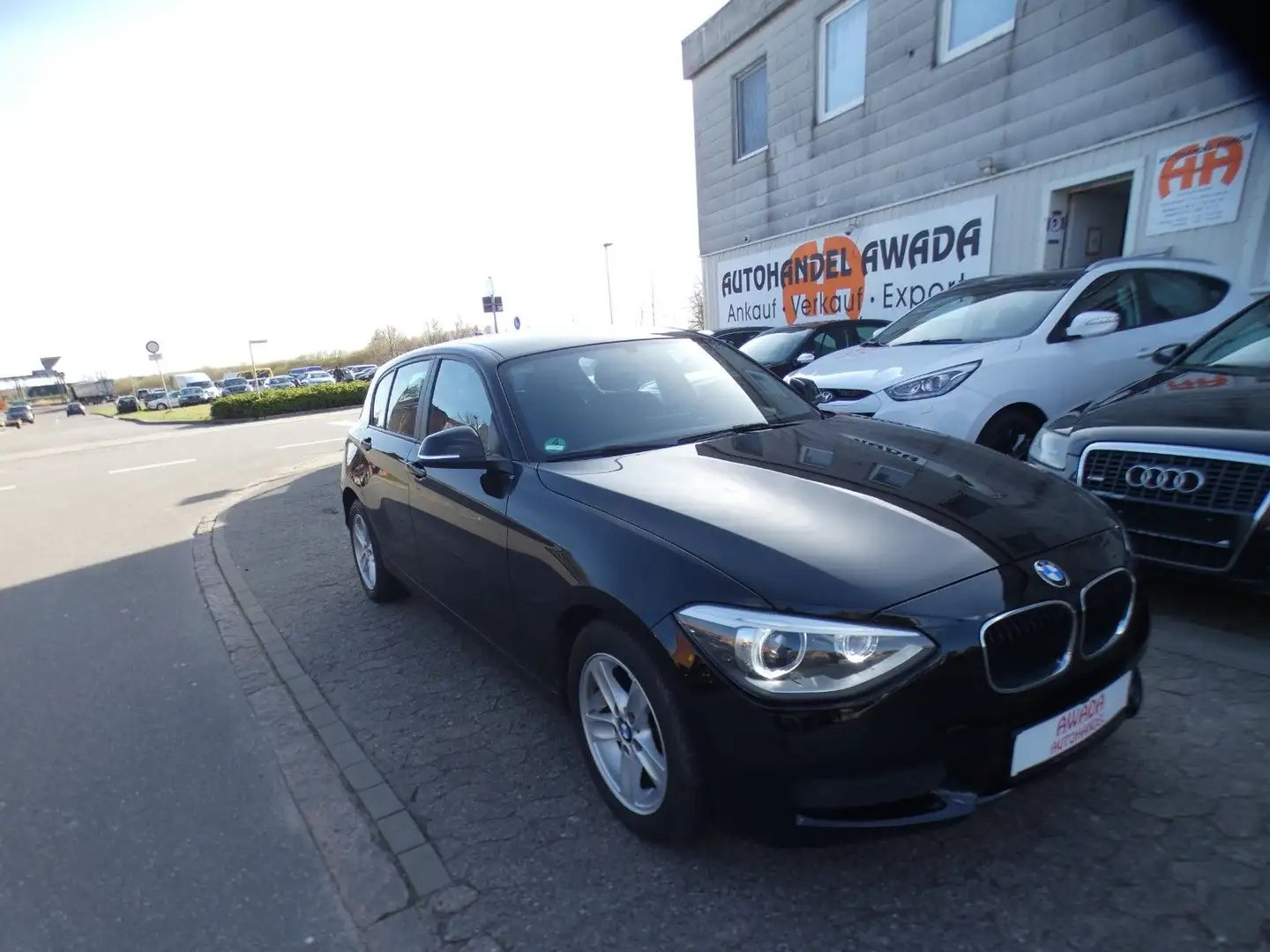 BMW 116 Baureihe 1 Lim. 5-trg. 116i Schwarz - 1