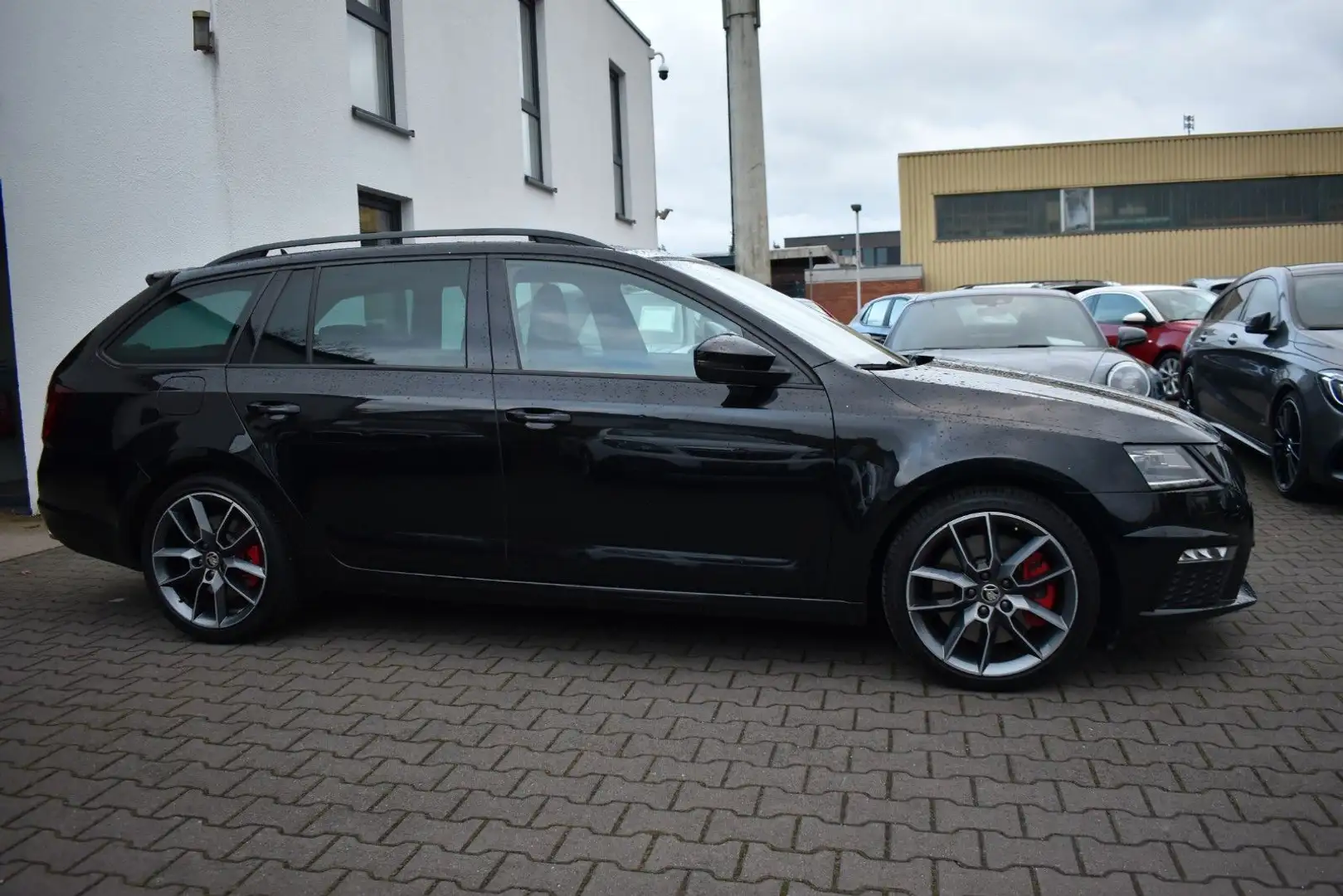 Skoda Octavia Combi 2,0 TSI DSG RS Schwarz - 2