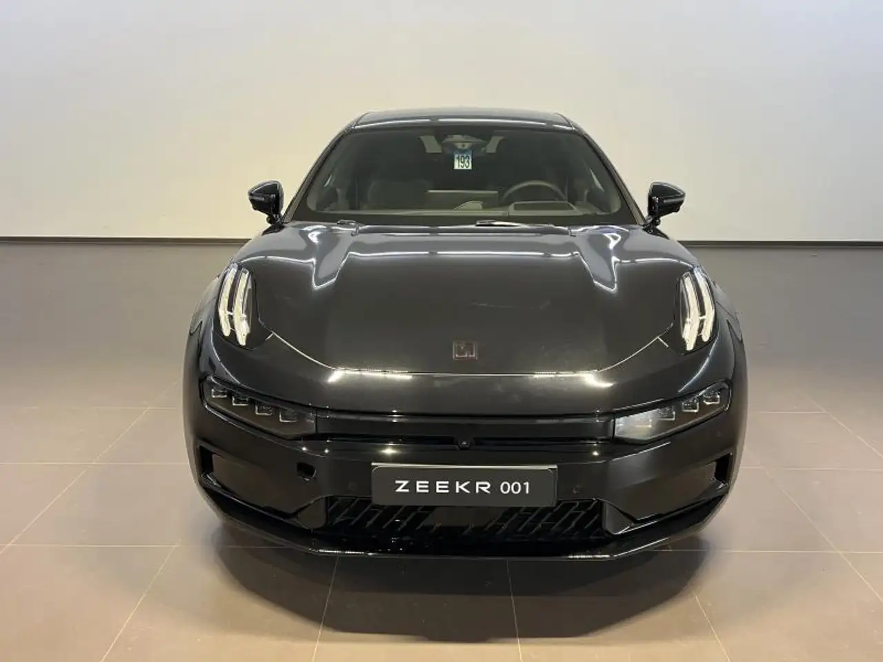 Zeekr 001 2025