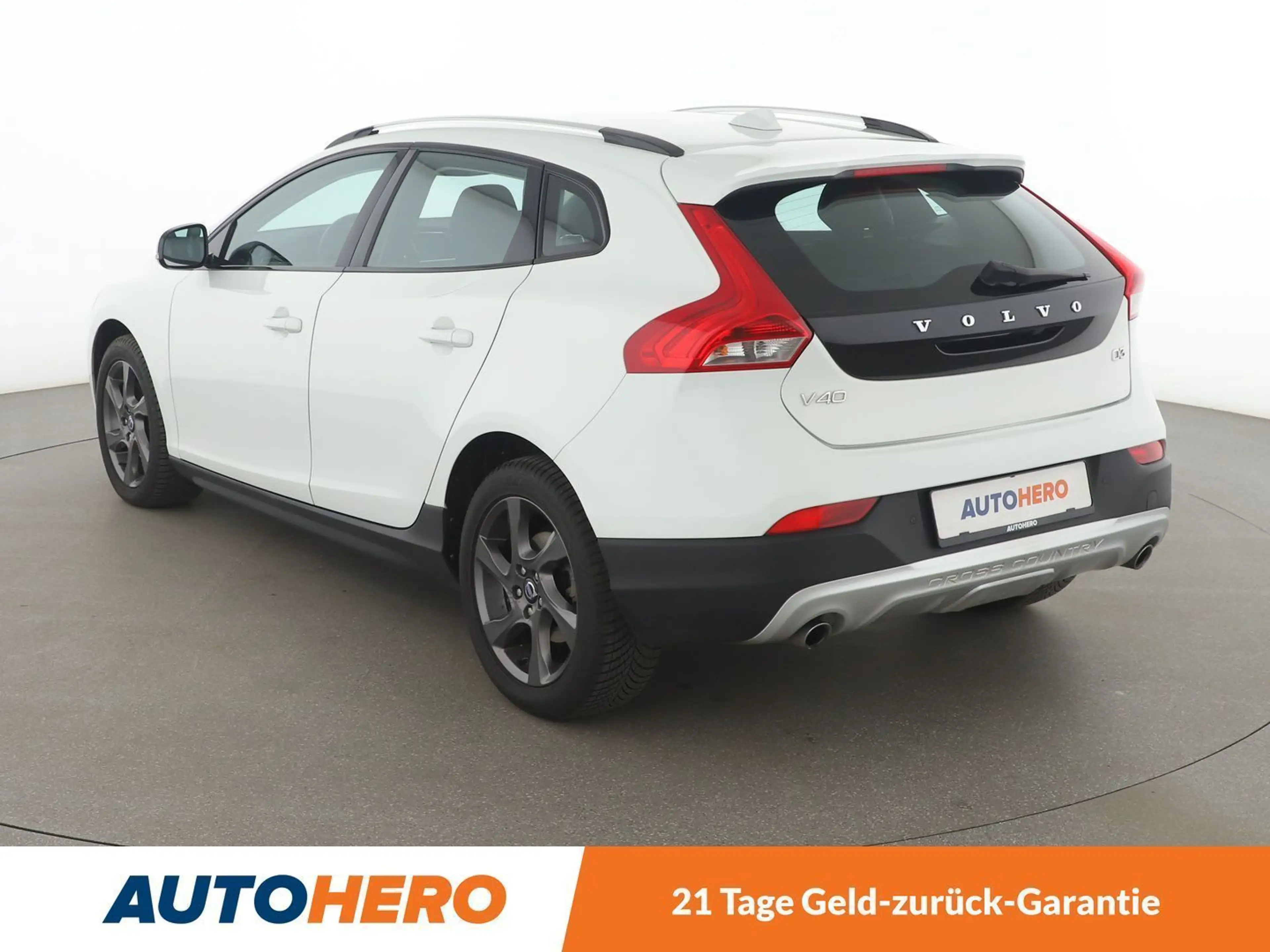 Volvo V40 Cross Country 2.0 D3 Summum Aut.*TEMPO*CAM*SHZ*PDC* — photo 4
