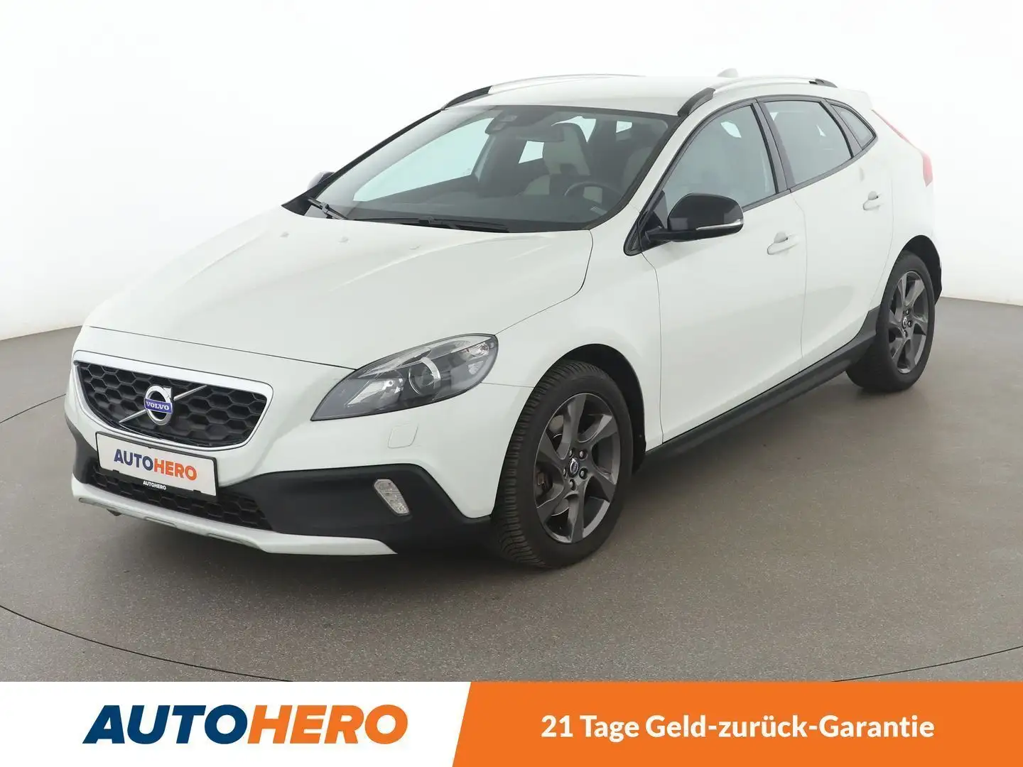 Volvo V40 Cross Country 2.0 D3 Summum Aut.*TEMPO*CAM*SHZ*PDC* Weiß - 1