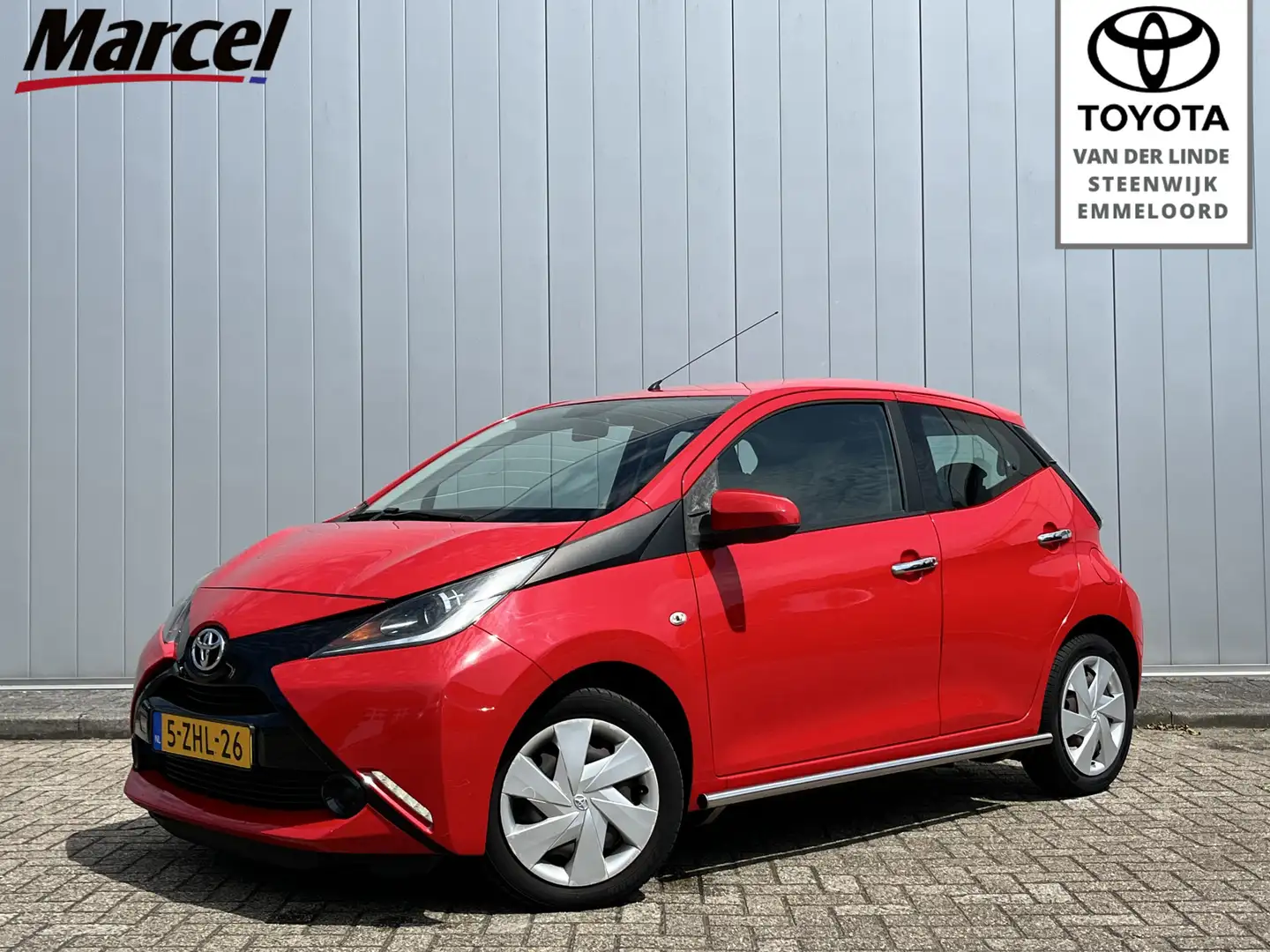 Toyota Aygo 1.0 VVT-i x-play 5-drs Radio Sidebars Rood - 1