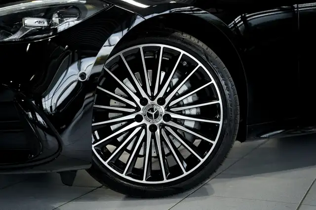 Mercedes-Benz 300 view 2