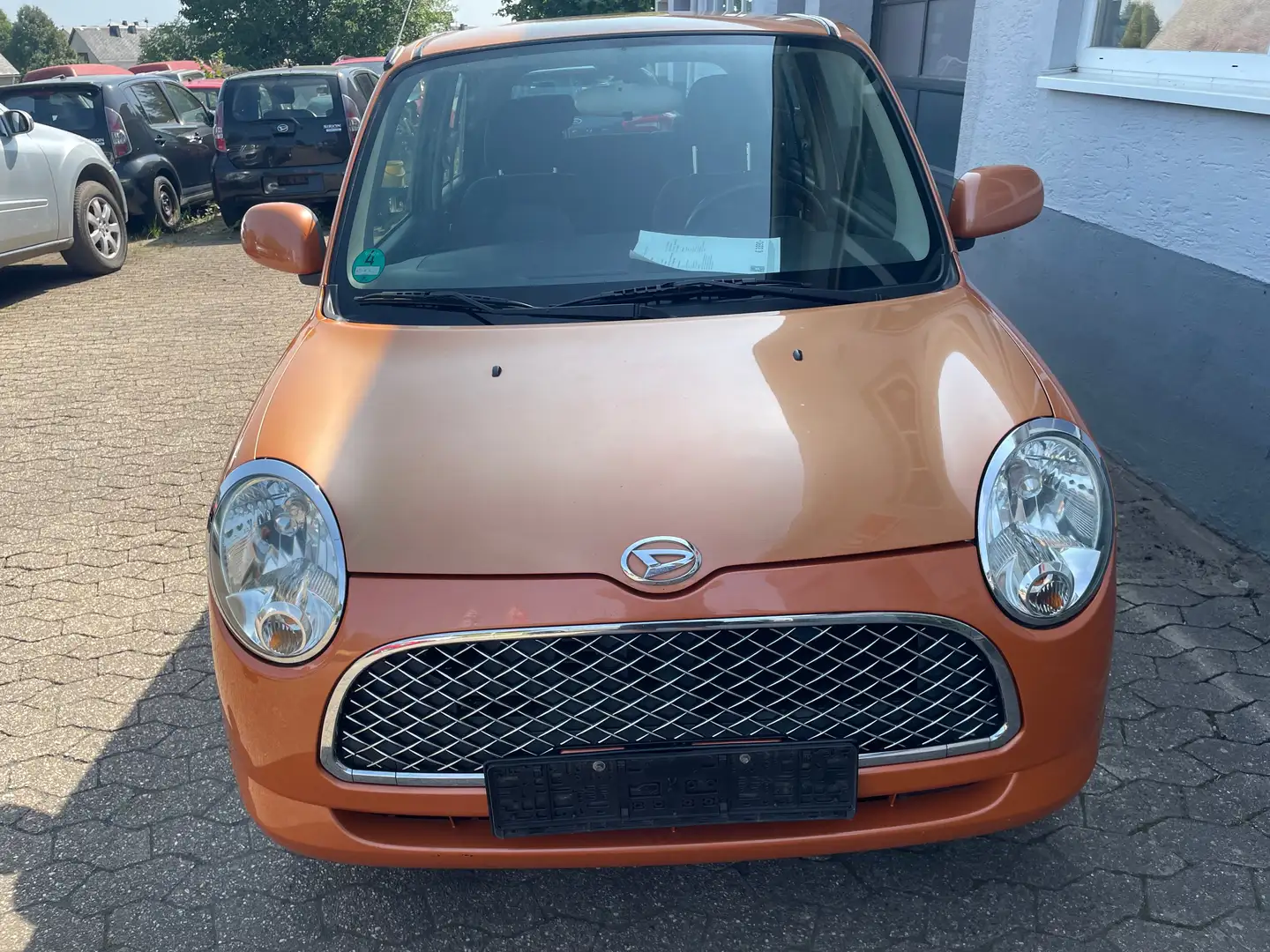 Daihatsu Trevis 1.0 Junior Оранжевый - 1