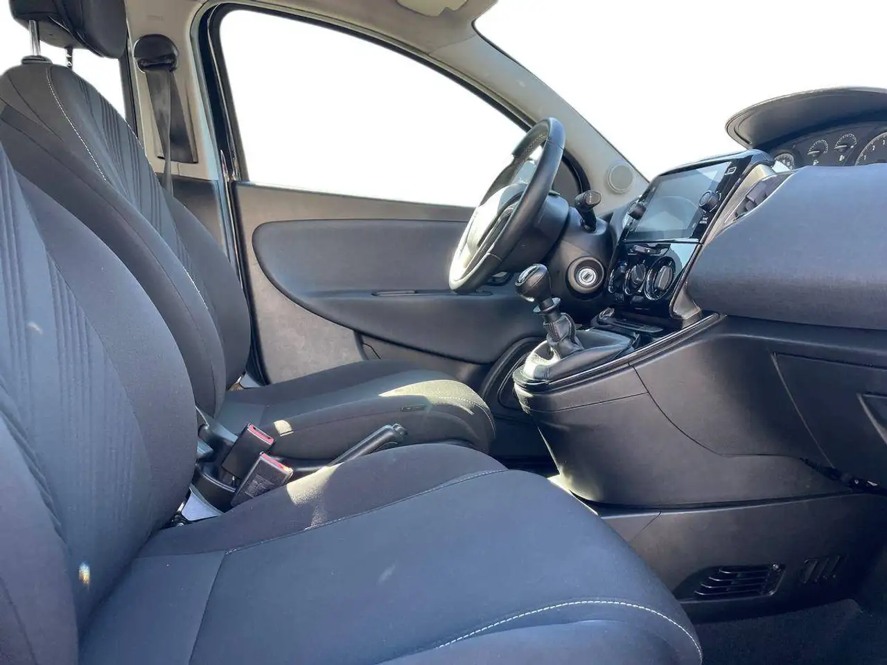 Lancia Ypsilon 2021 — фото 16