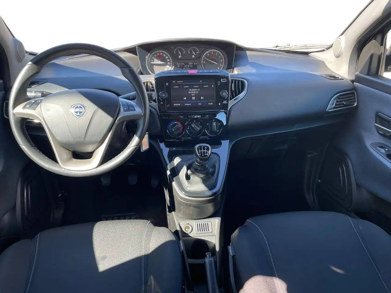 Lancia Ypsilon 2021 — фото 11