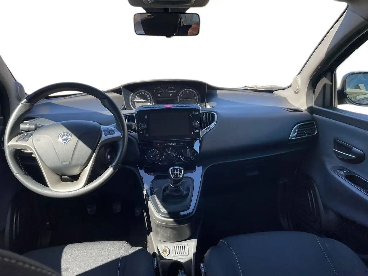 Lancia Ypsilon 2021 — фото 10