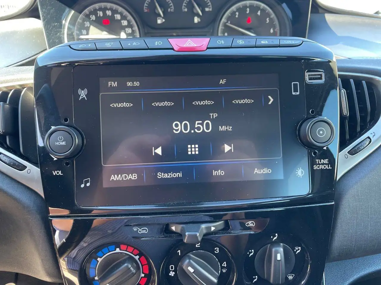 Lancia Ypsilon 2021 — фото 17