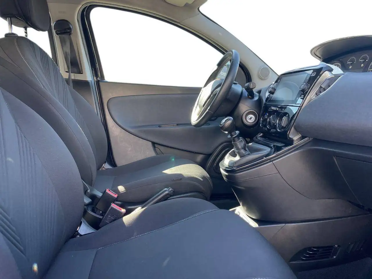 Lancia Ypsilon 2021 — фото 15