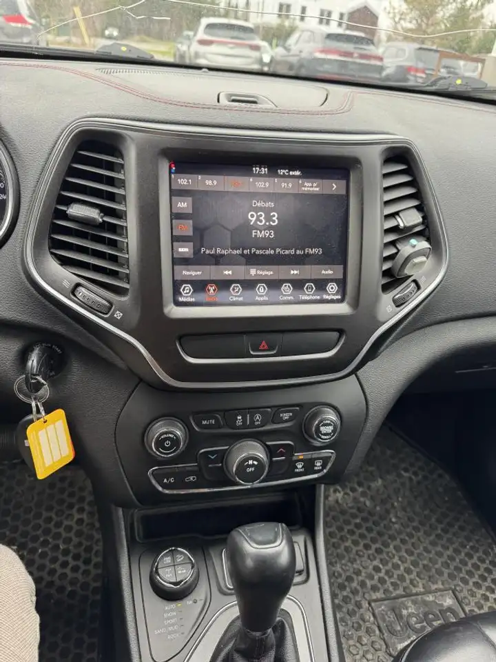 Jeep Cherokee снимка Jeep Cherokee