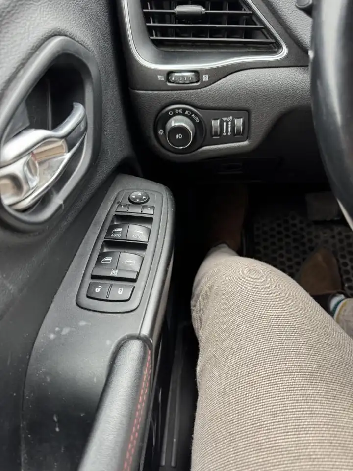 Jeep Cherokee снимка Jeep Cherokee
