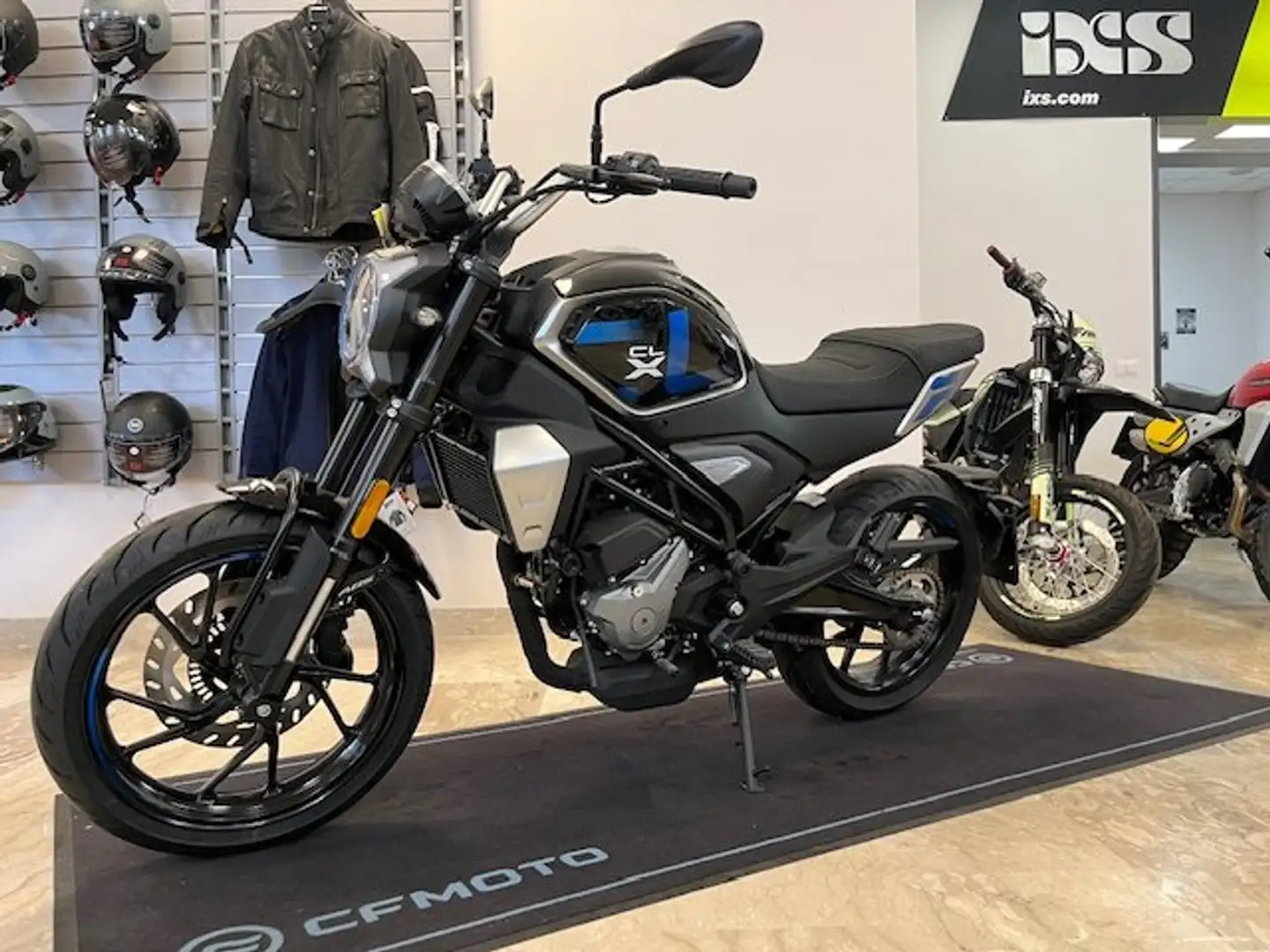 CFMOTO CF MOTO 300 CLX Blau - 2
