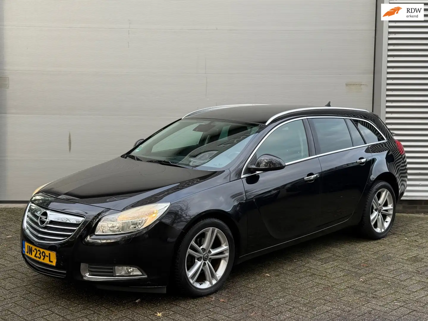Opel Insignia Sports Tourer 2.0 CDTI Cosmo l Navi l Climate l Cr Zwart - 1