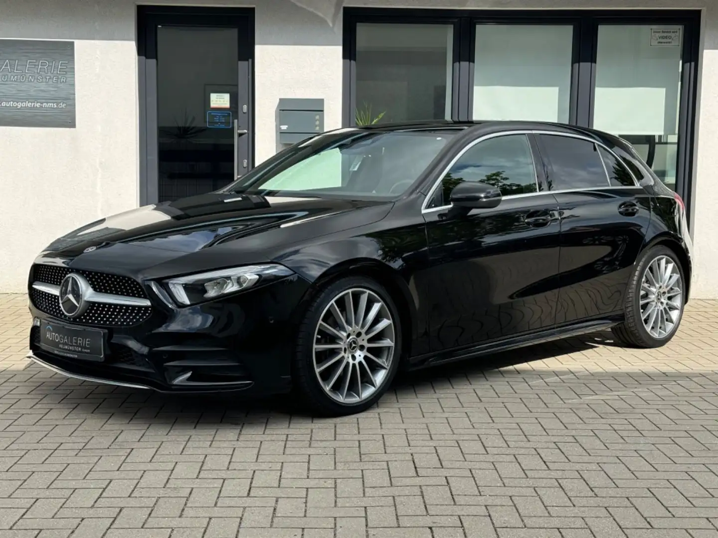 Mercedes-Benz A 200 °AMG-Line°Pano°Leder°AHK°7G°Kamera°LED°Temp Schwarz - 1