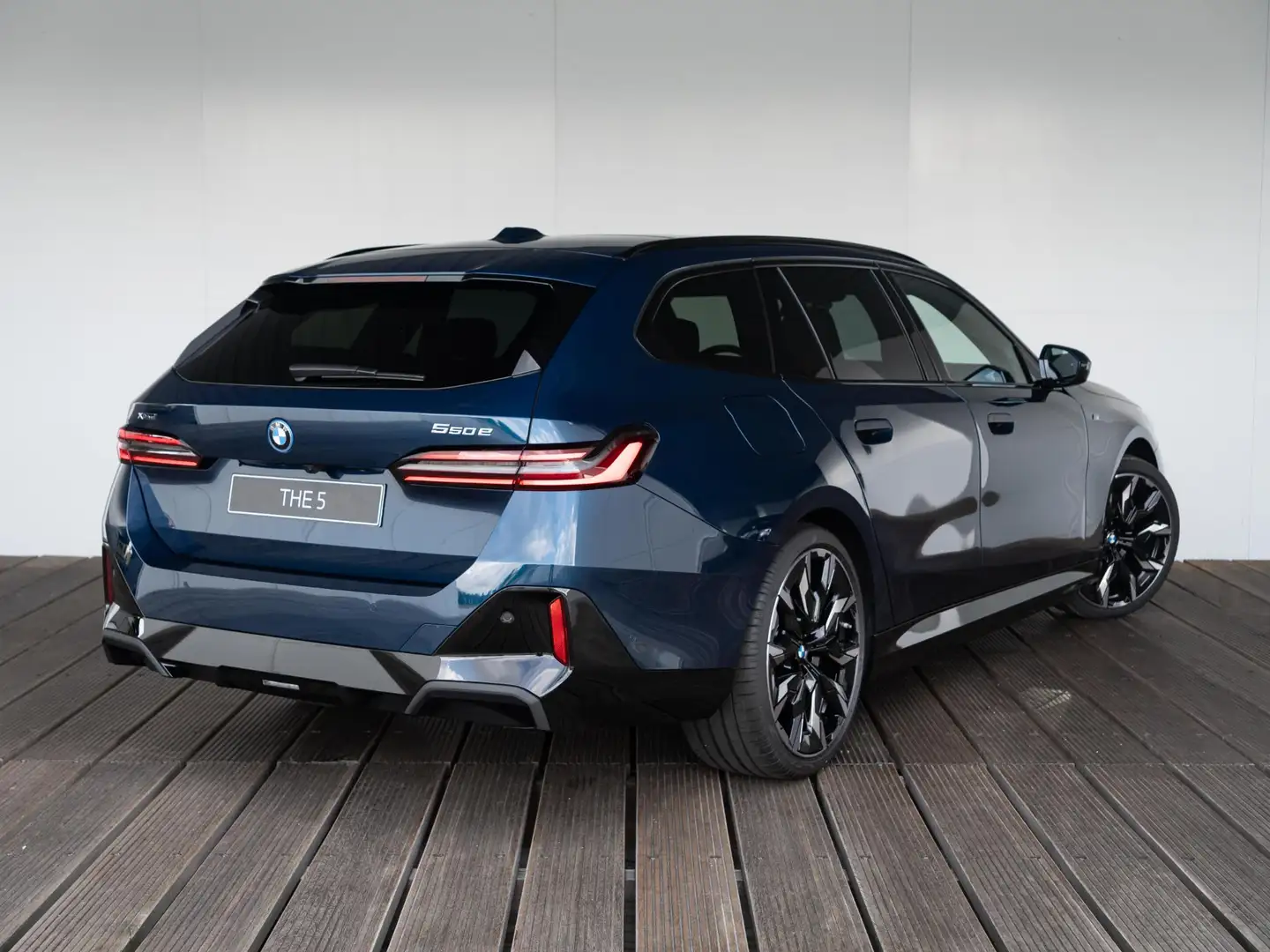 BMW 5 serie Touring 550e xDrive | M sportpakket Pro | Синій - 2