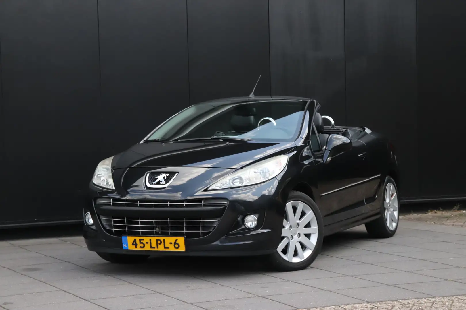 Peugeot 207 CC 1.6 VTi Noir & Blanc | LEDER | LMV | CRUISE | A Zwart - 2