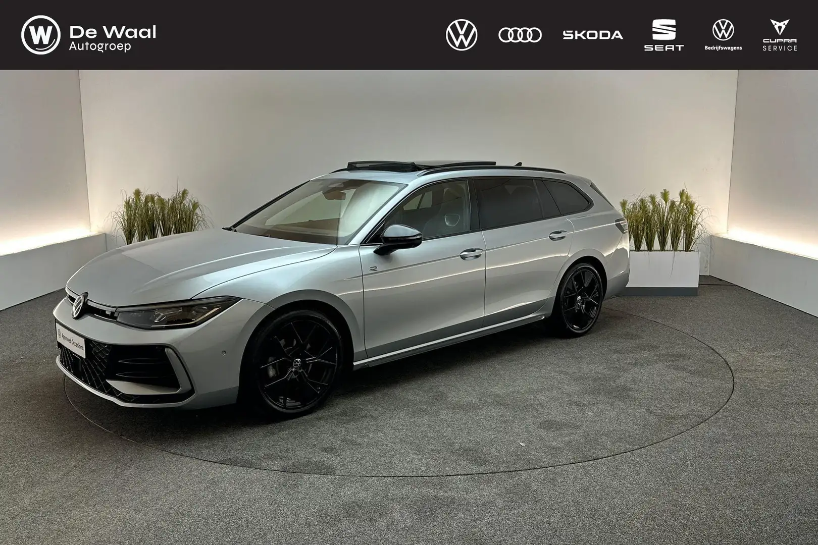 Volkswagen Passat Variant 1.5 eTSI 150pk DSG R-Line Business | Panoramadak, Argent - 1