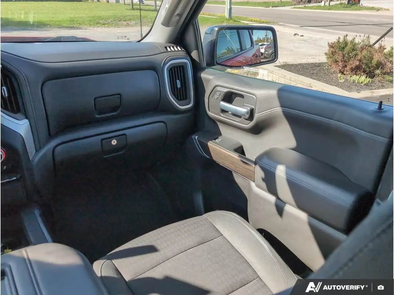 Chevrolet Silverado 1500 снимка Chevrolet Silverado 1500