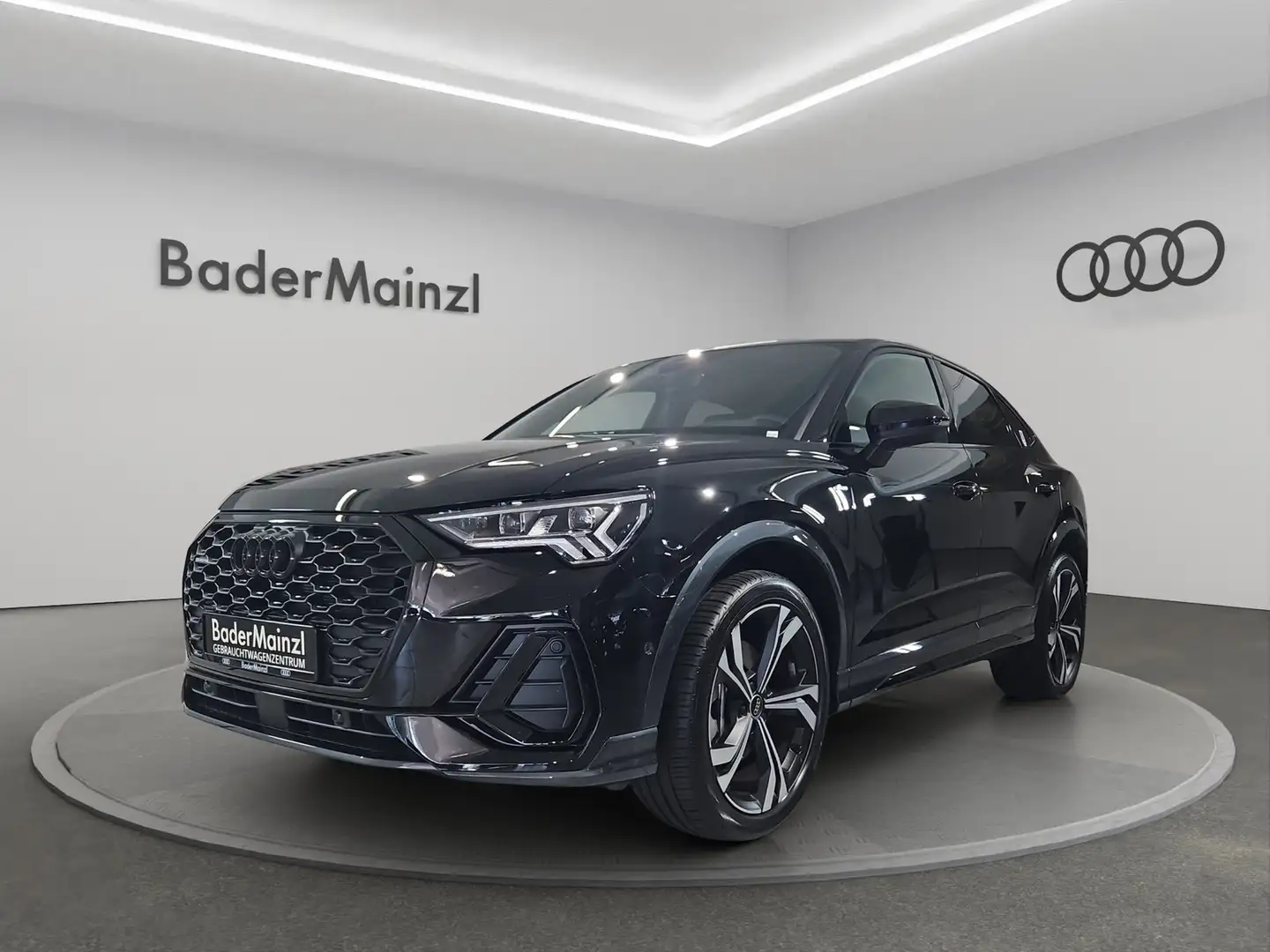 Audi Q3 Sportback 2.0TFSI quattro S Line AHK Pano Schwarz - 1
