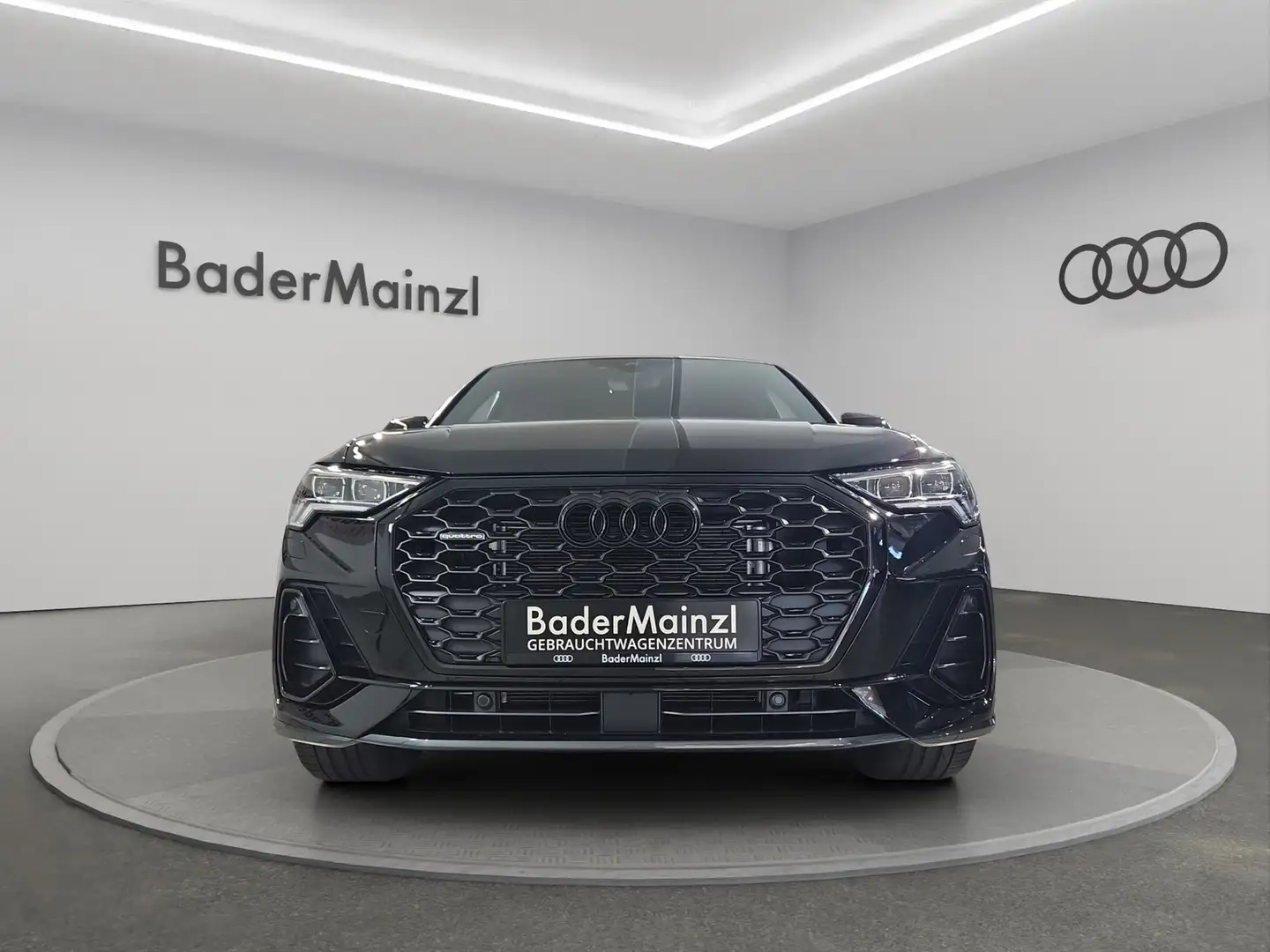 Audi Q3 Sportback 2.0TFSI quattro S Line AHK Pano Schwarz - 2