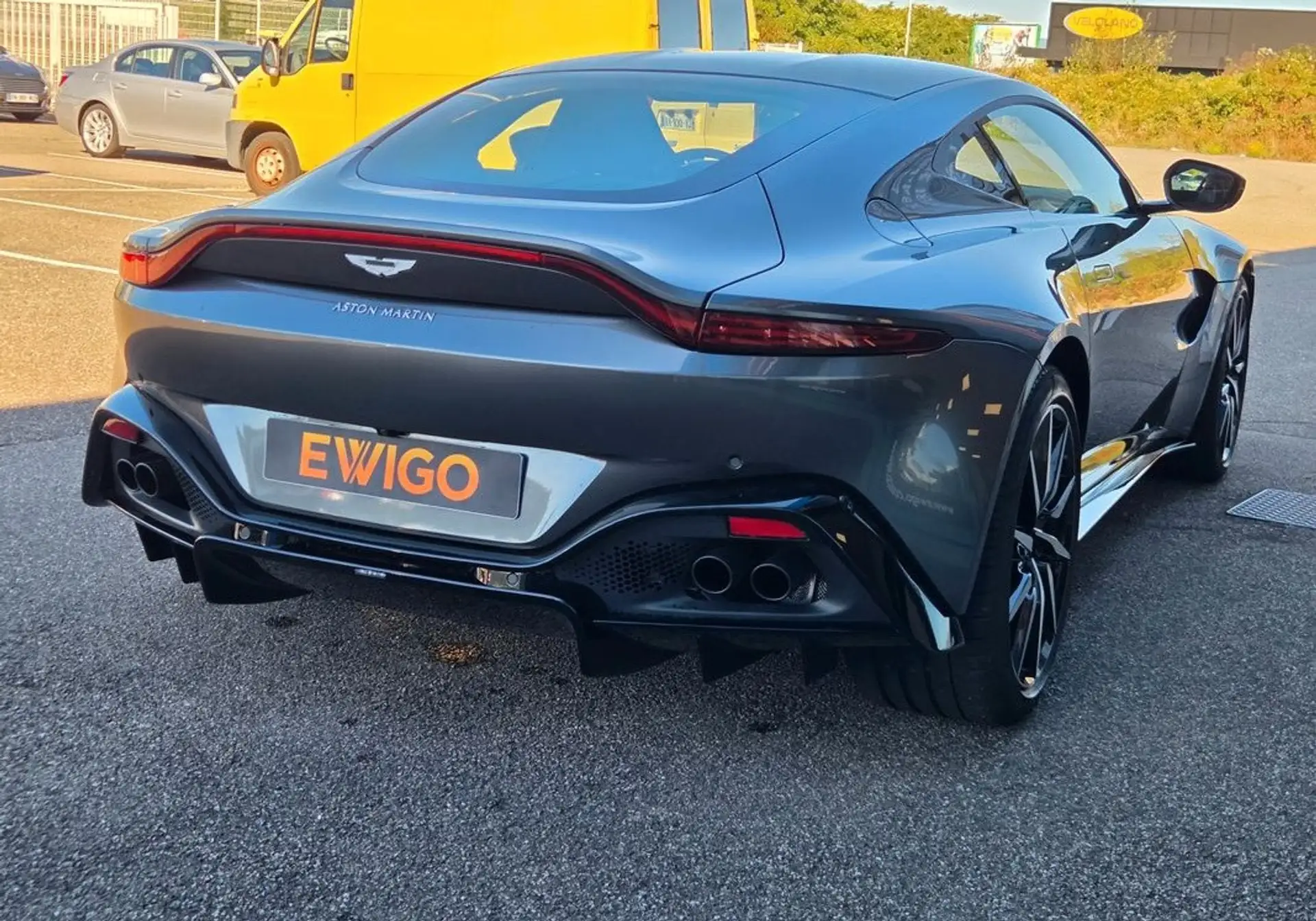 애스턴마틴 V8 Coupe 2020 건메탈 사진 2