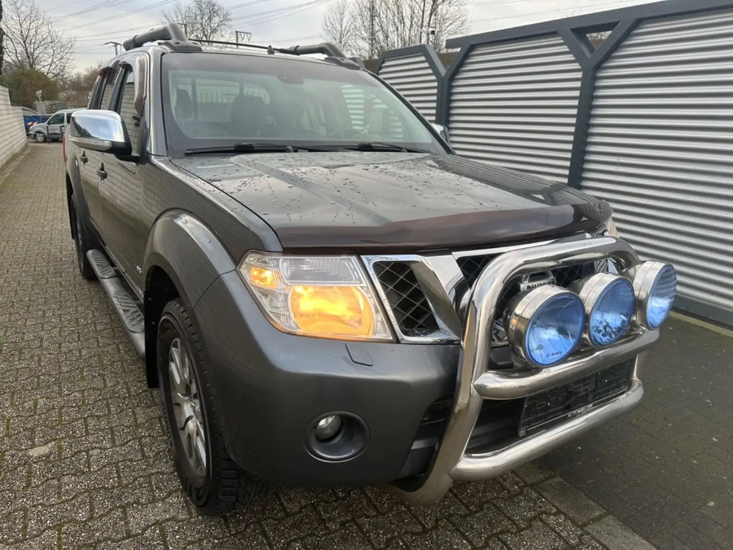 Nissan Navara *3,0 -DCi-V6-Pickup Double-Cab-4x4*Sch*Nav Szürke - 2
