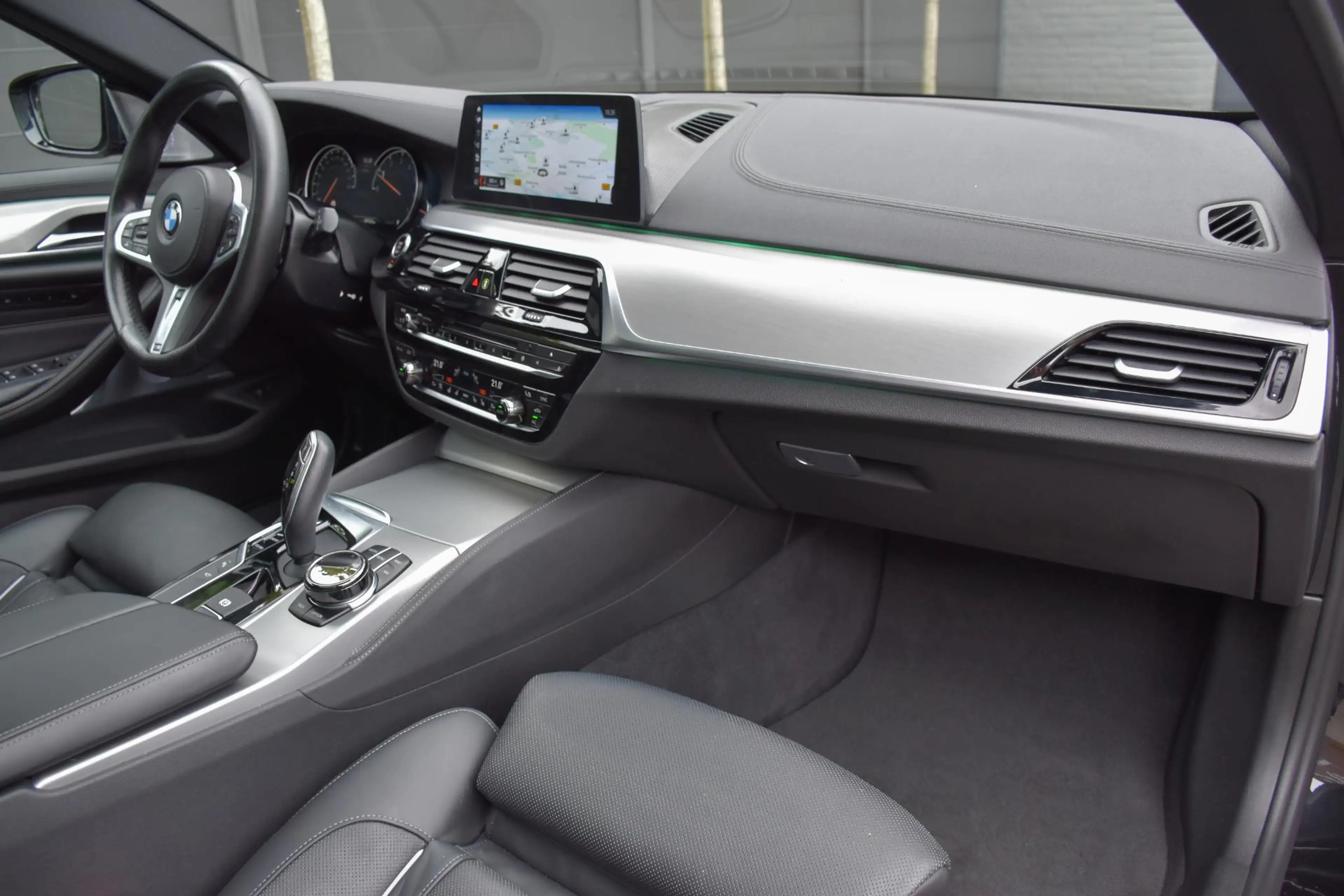 BMW 540 5-serie Touring 540i xDrive M Sport | Bowers & Wil — photo 10