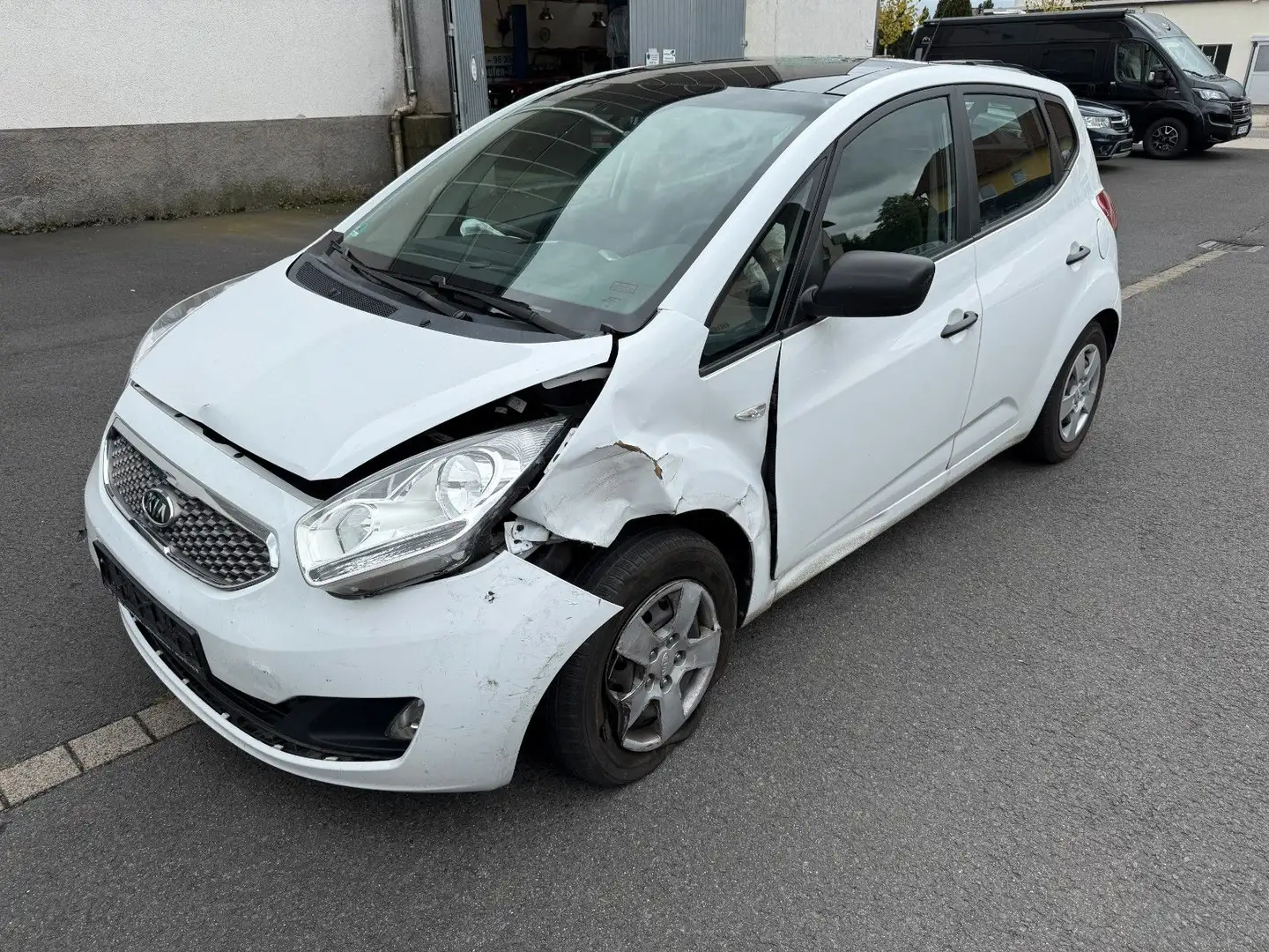 Kia Venga Vision 1.6 CRDI UNFALL / MOTOR LÄUFT Blanc - 1