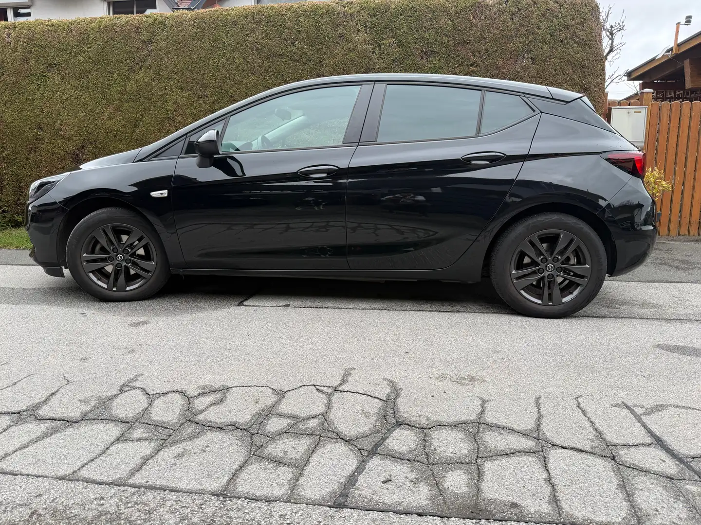 Opel Astra Astra 1,2 Turbo Direct Injection Edition Edition Schwarz - 2