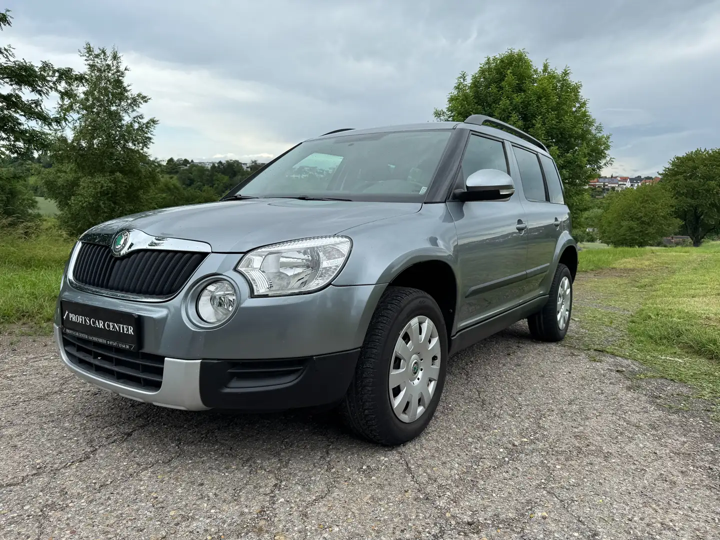 Skoda Yeti Active | 2. Hand, TÜV 04/26 Gris - 1
