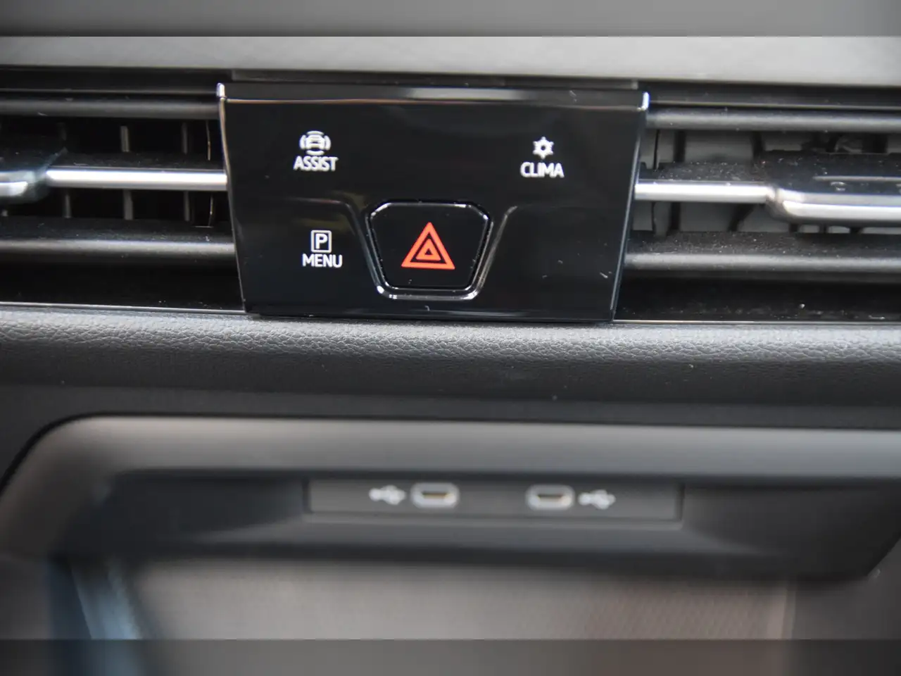 Volkswagen Golf Variant VIII Var. eTSI Life DSG AHK - LED - Navi 15