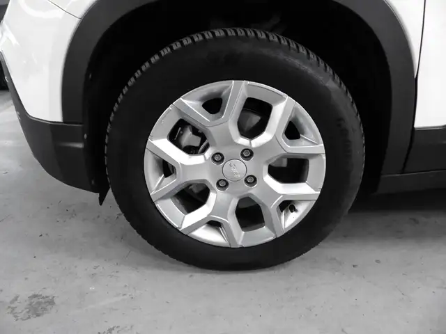 Jeep Avenger view 3