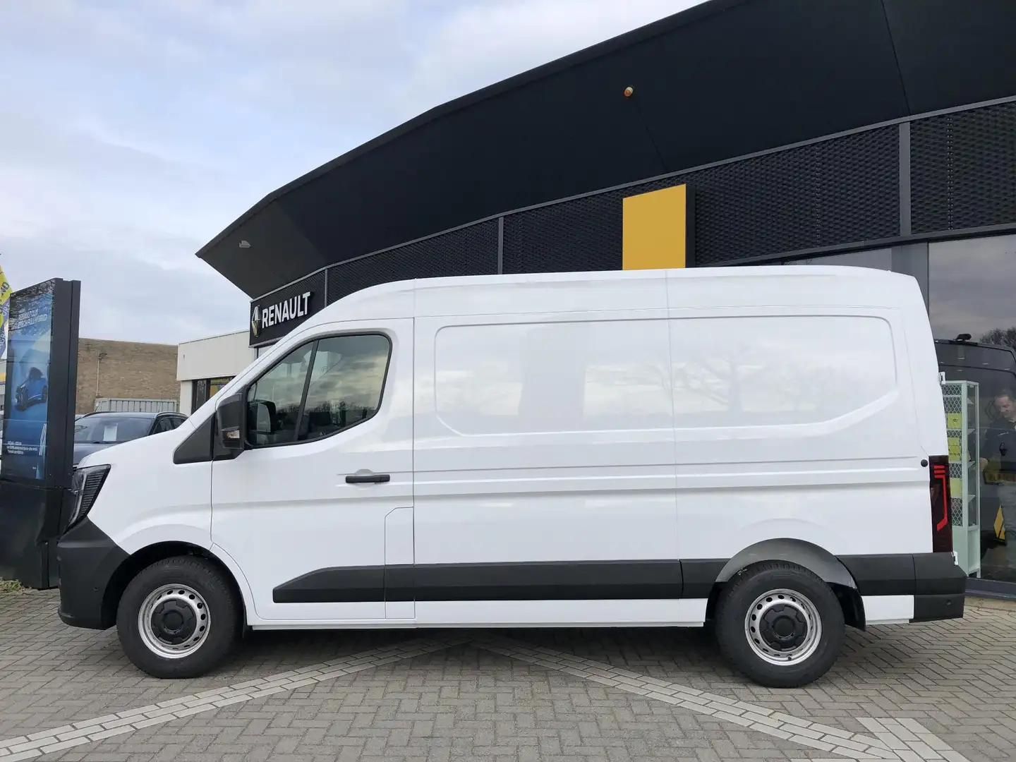 Renault Master T35 2.0 dCi 150 L2H2 Advance ** BPM-VRIJ ** & Dire Wit - 2