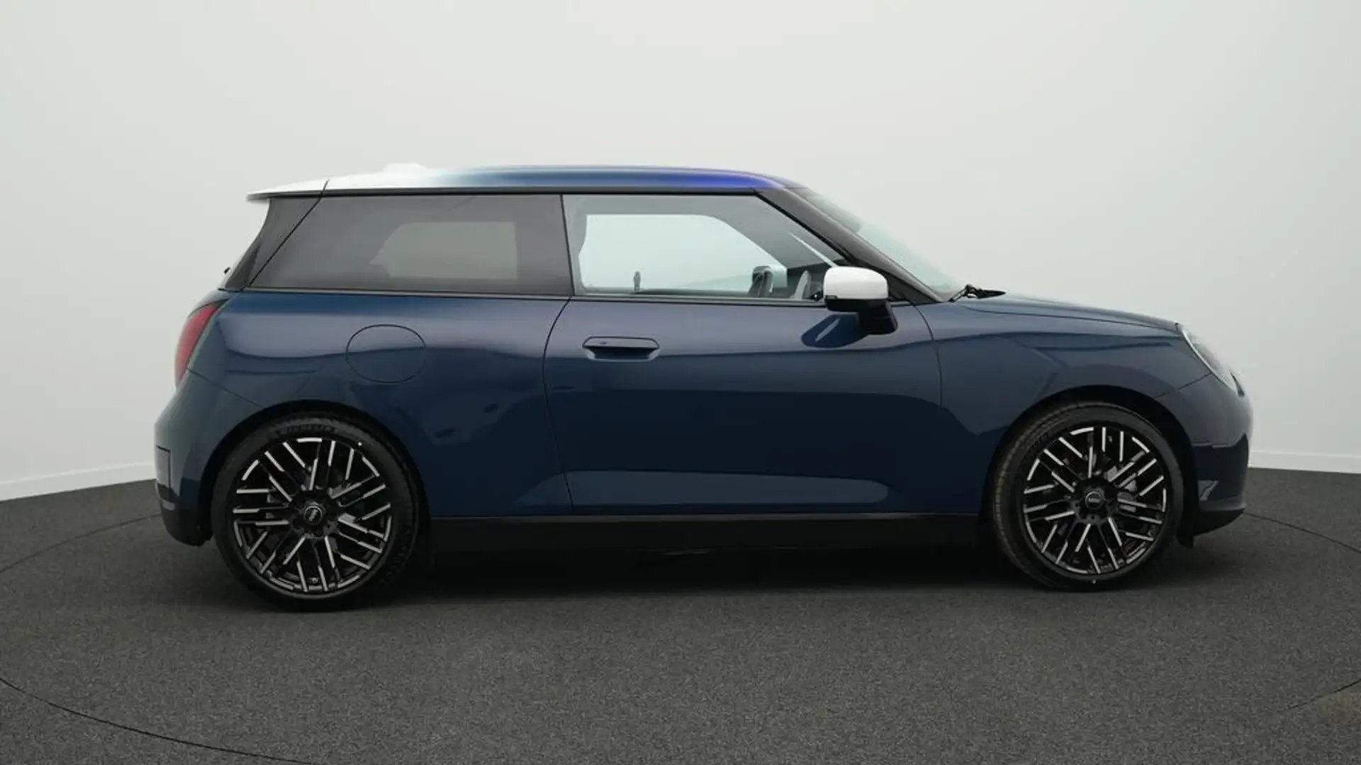 MINI Cooper E Favoured Trim Blau - 2
