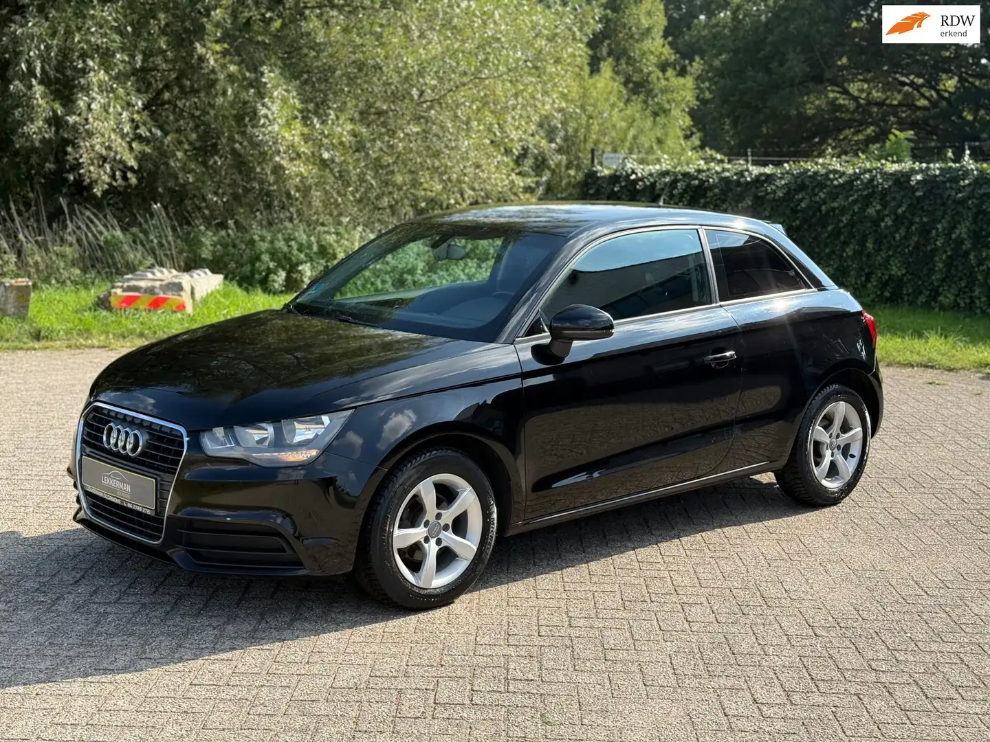 Audi A1 1.2 TFSI Attraction Pro Line STOELVERW I PDC I NWE Schwarz - 1