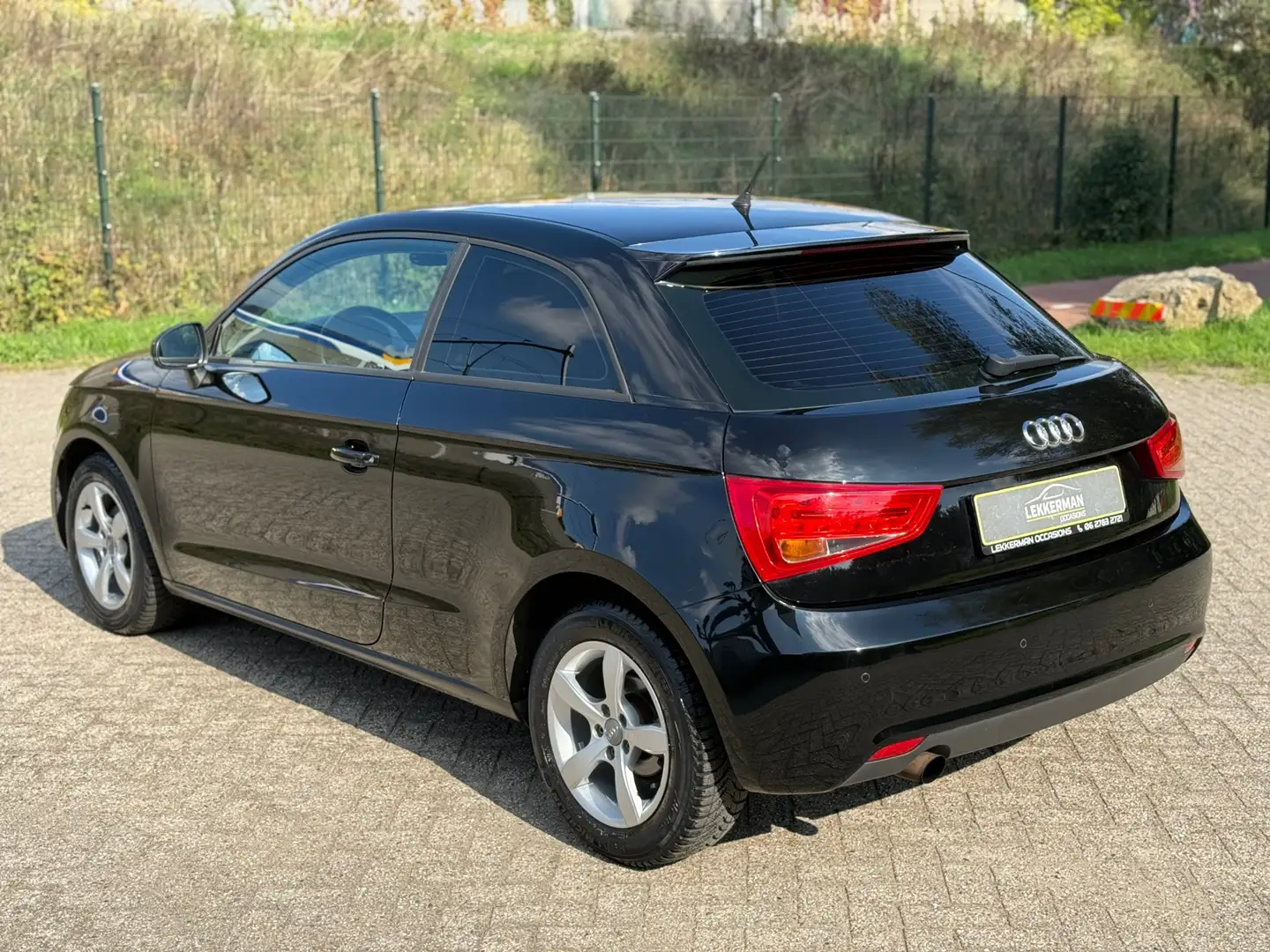 Audi A1 1.2 TFSI Attraction Pro Line STOELVERW I PDC I NWE Schwarz - 2