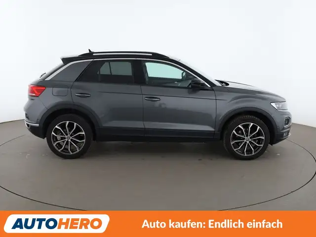 Volkswagen T-Roc view 7