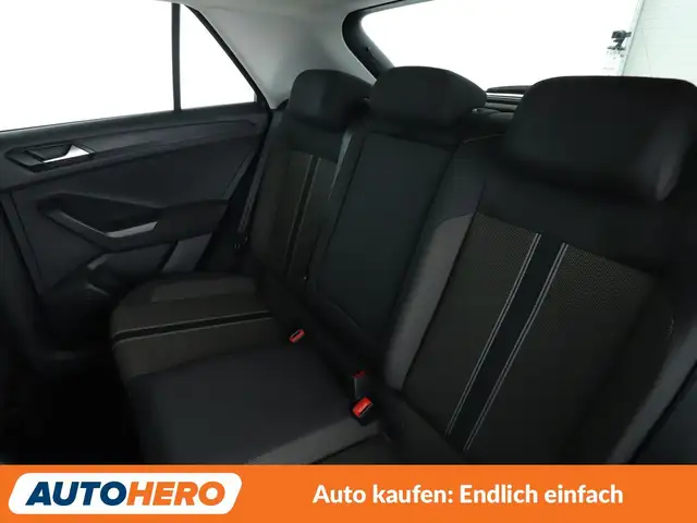 Volkswagen T-Roc view 14