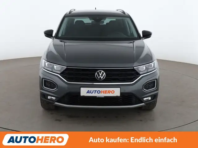 Volkswagen T-Roc view 9